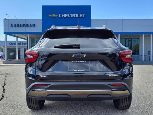 Mosaic Black Metallic 2026 Chevrolet Trax FWD ACTIV