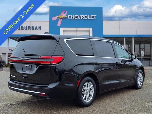 Diamond Black Crystal Pearlcoat 2024 Chrysler Pacifica Touring L