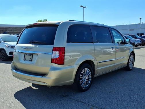 2011 Chrysler Town & Country Limited