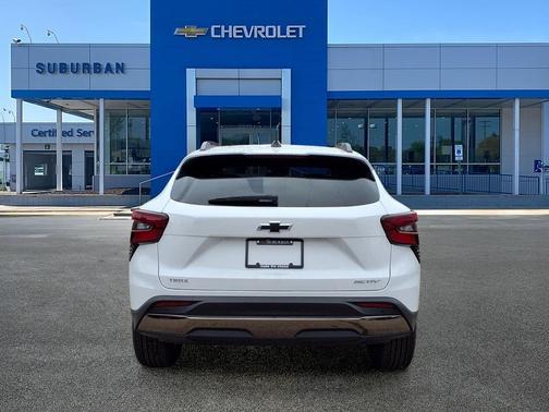 Summit White 2026 Chevrolet Trax FWD ACTIV
