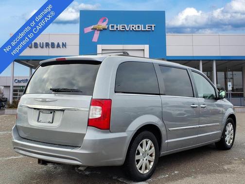 2016 Chrysler Town & Country Touring