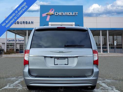 2016 Chrysler Town & Country Touring
