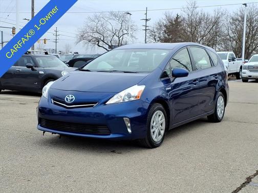 2014 Toyota Prius v Three