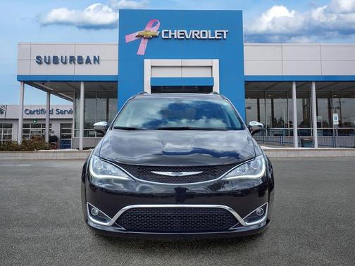 Brilliant Black Crystal Pearlcoat 2019 Chrysler Pacifica Limited