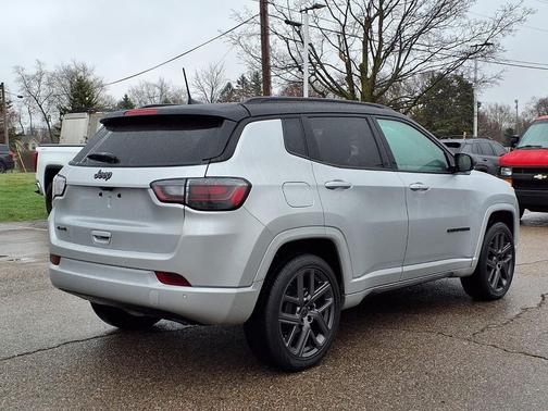Silver Zynith Metallic Clearcoat 2025 Jeep Compass Limited