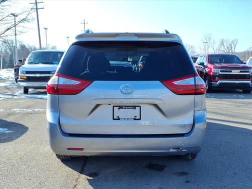 2016 Toyota Sienna SE