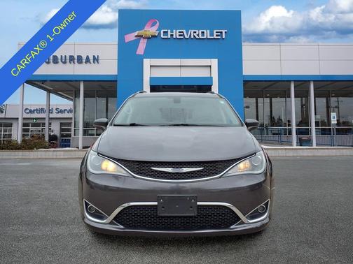 Granite Crystal Metallic Clearcoat 2018 Chrysler Pacifica Touring-L