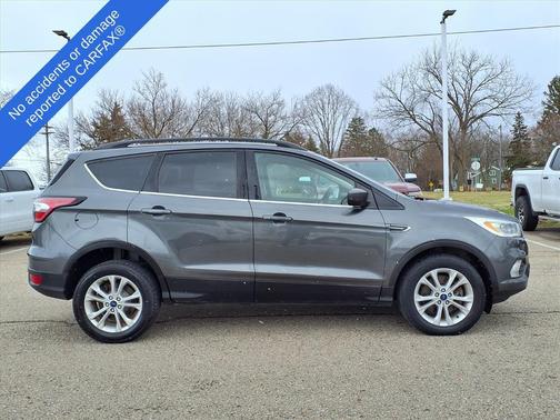 Ruby Red Metallic Tinted Clearcoat 2017 Ford Escape SE
