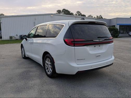 Bright White Clearcoat 2023 Chrysler Pacifica Touring L