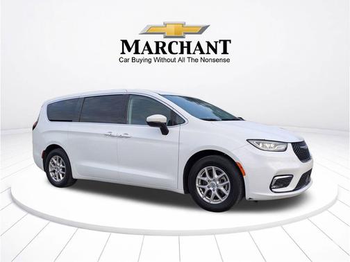 Bright White Clearcoat 2023 Chrysler Pacifica Touring L