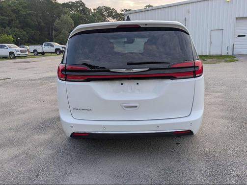 Bright White Clearcoat 2023 Chrysler Pacifica Touring L