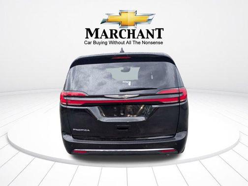 Diamond Black Crystal Pearlcoat 2025 Chrysler Pacifica L