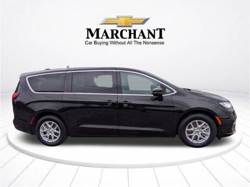Diamond Black Crystal Pearlcoat 2025 Chrysler Pacifica L