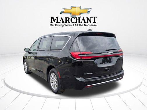 Diamond Black Crystal Pearlcoat 2025 Chrysler Pacifica L