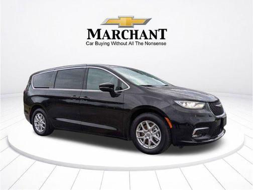 Diamond Black Crystal Pearlcoat 2025 Chrysler Pacifica L