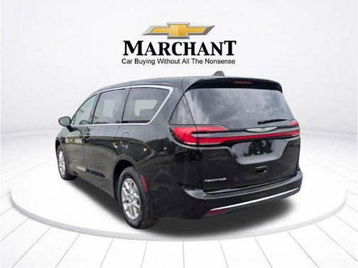 Diamond Black Crystal Pearlcoat 2025 Chrysler Pacifica L