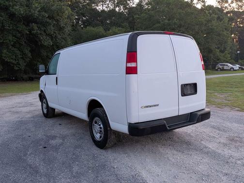 Summit White 2022 Chevrolet Express 2500 LT