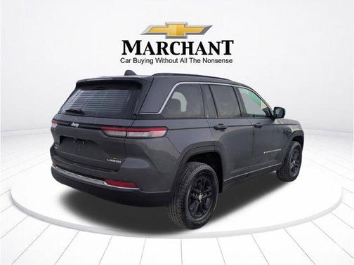 Baltic Gray Metallic Clearcoat 2025 Jeep Grand Cherokee Laredo
