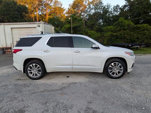 Iridescent Pearl Tricoat 2020 Chevrolet Traverse Premier
