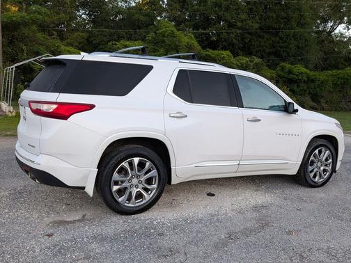 Iridescent Pearl Tricoat 2020 Chevrolet Traverse Premier