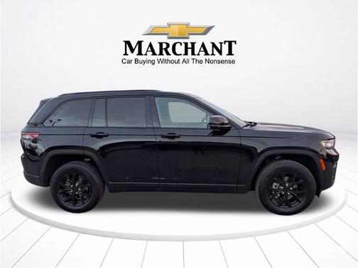 Diamond Black Crystal Pearlcoat 2025 Jeep Grand Cherokee Altitude