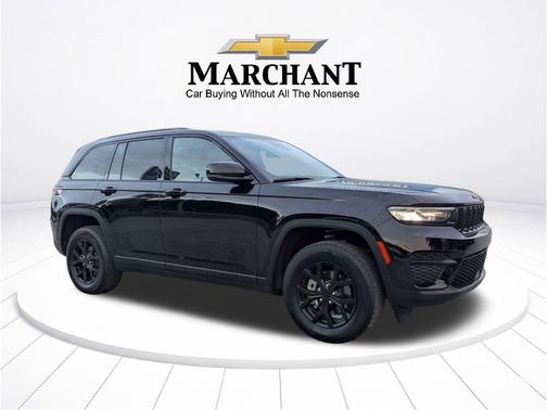 Diamond Black Crystal Pearlcoat 2025 Jeep Grand Cherokee Altitude