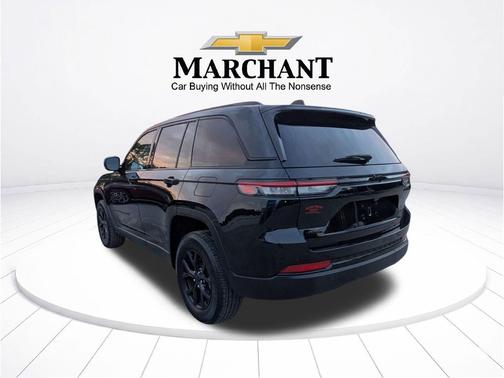 Diamond Black Crystal Pearlcoat 2025 Jeep Grand Cherokee Altitude