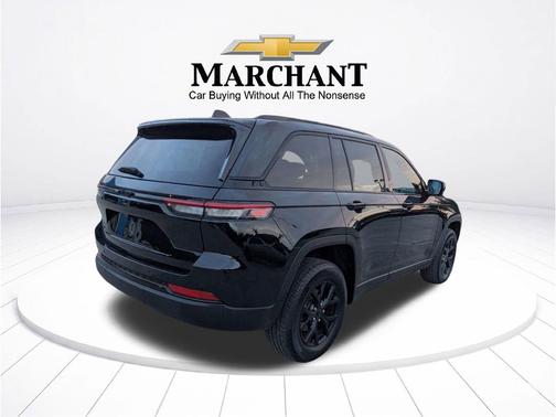 Diamond Black Crystal Pearlcoat 2025 Jeep Grand Cherokee Altitude
