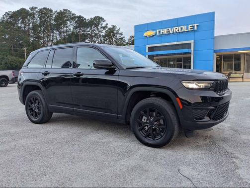 Diamond Black Crystal Pearlcoat 2025 Jeep Grand Cherokee Altitude
