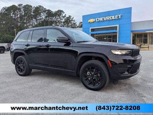 Diamond Black Crystal Pearlcoat 2025 Jeep Grand Cherokee Altitude