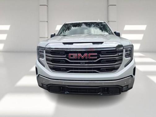 White Frost Tricoat 2022 GMC Sierra 1500 SLT