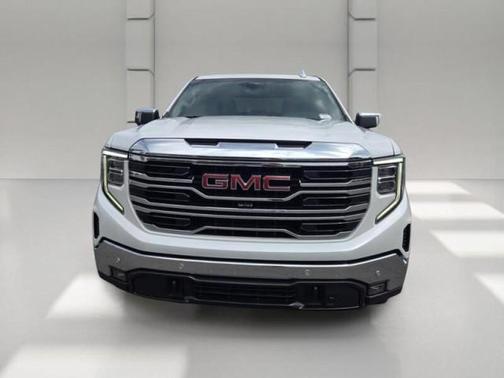 White Frost Tricoat 2022 GMC Sierra 1500 SLT