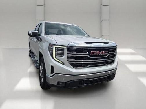 White Frost Tricoat 2022 GMC Sierra 1500 SLT
