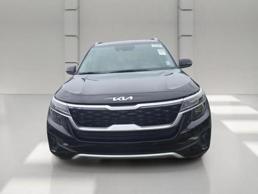 BLACK 2023 Kia Seltos S