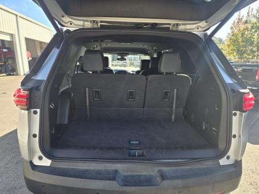 Silver Ice Metallic 2022 Chevrolet Traverse LT Leather