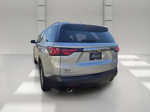 Silver Ice Metallic 2022 Chevrolet Traverse LT Leather