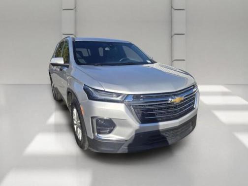 Silver Ice Metallic 2022 Chevrolet Traverse LT Leather