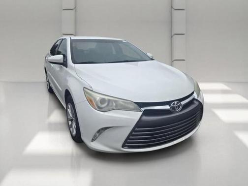 Super White 2015 Toyota Camry LE