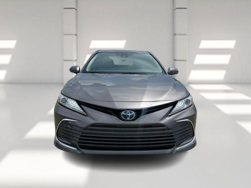 2022 Toyota Camry Hybrid XLE