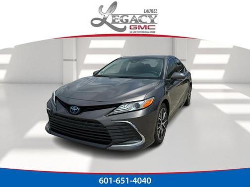 2022 Toyota Camry Hybrid XLE