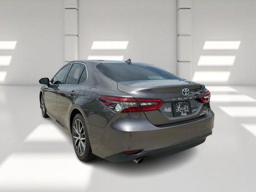 2022 Toyota Camry Hybrid XLE