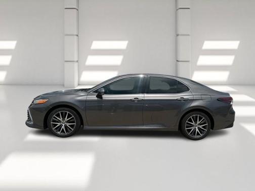 2022 Toyota Camry Hybrid XLE