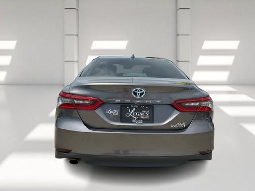 2022 Toyota Camry Hybrid XLE