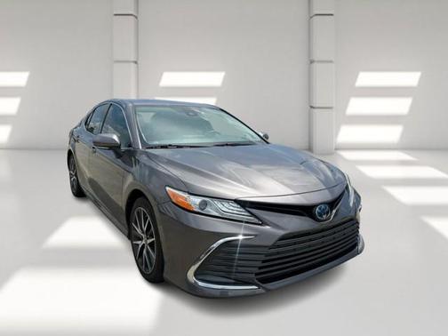 2022 Toyota Camry Hybrid XLE