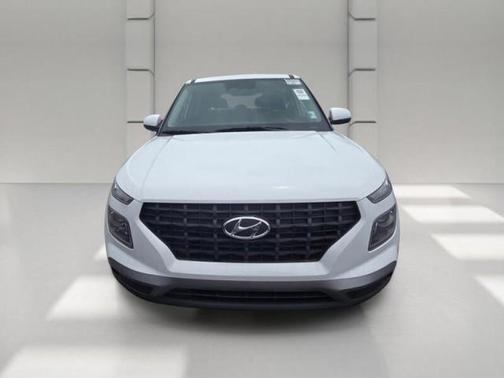 WHITE 2024 Hyundai VENUE SE