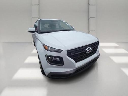 WHITE 2024 Hyundai VENUE SE