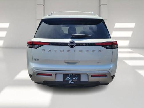 2022 Nissan Pathfinder SL 2WD