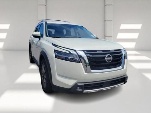 2022 Nissan Pathfinder SL 2WD