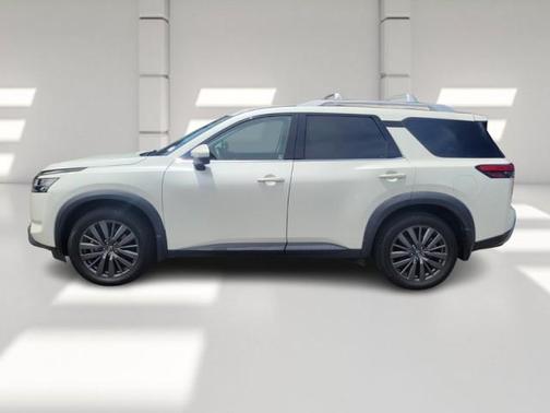2022 Nissan Pathfinder SL 2WD