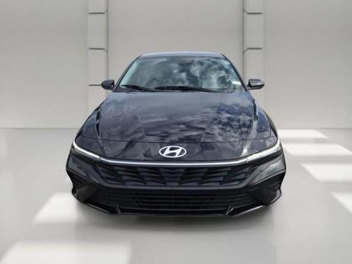 BLACK 2025 Hyundai ELANTRA SE